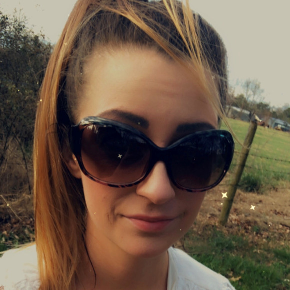 Meet your Posher, Tessa - Picture 1 of 1